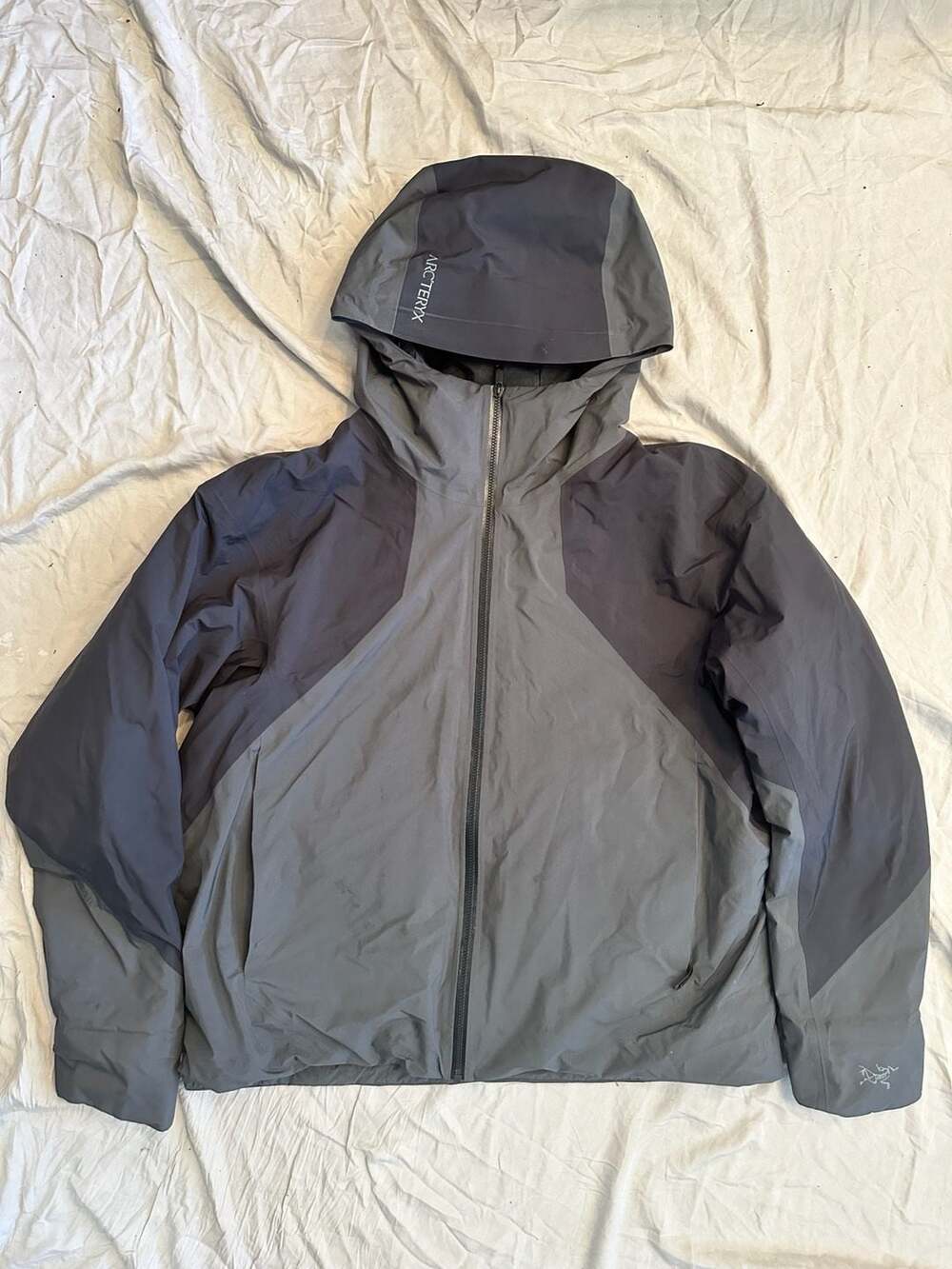 Arc'teryx Women's L/G Insulated Hooded Jacket